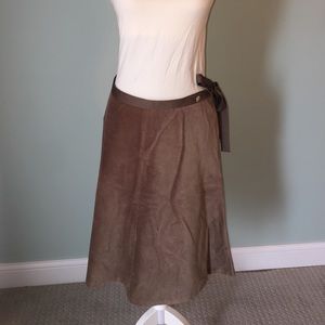 Gap skirt